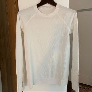Lululemon women’s long sleeve top